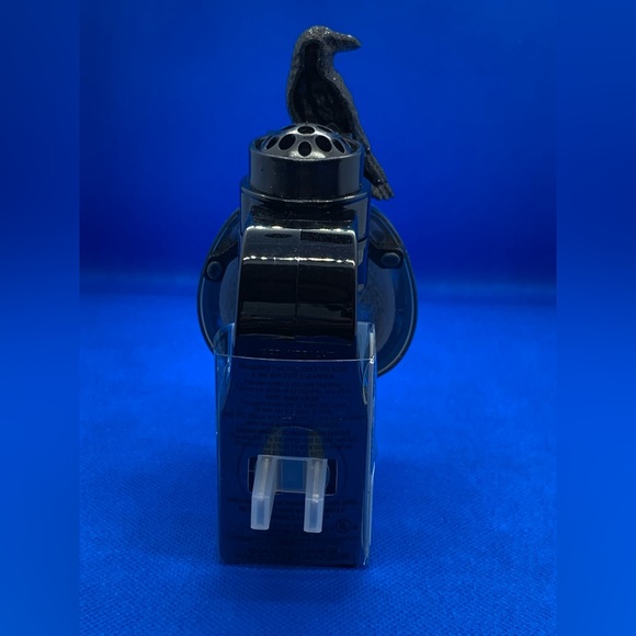 Bath & Body Works Wallflower Plug-in Nightlight Blue Pumpkin & Crow - Picture 5 of 7